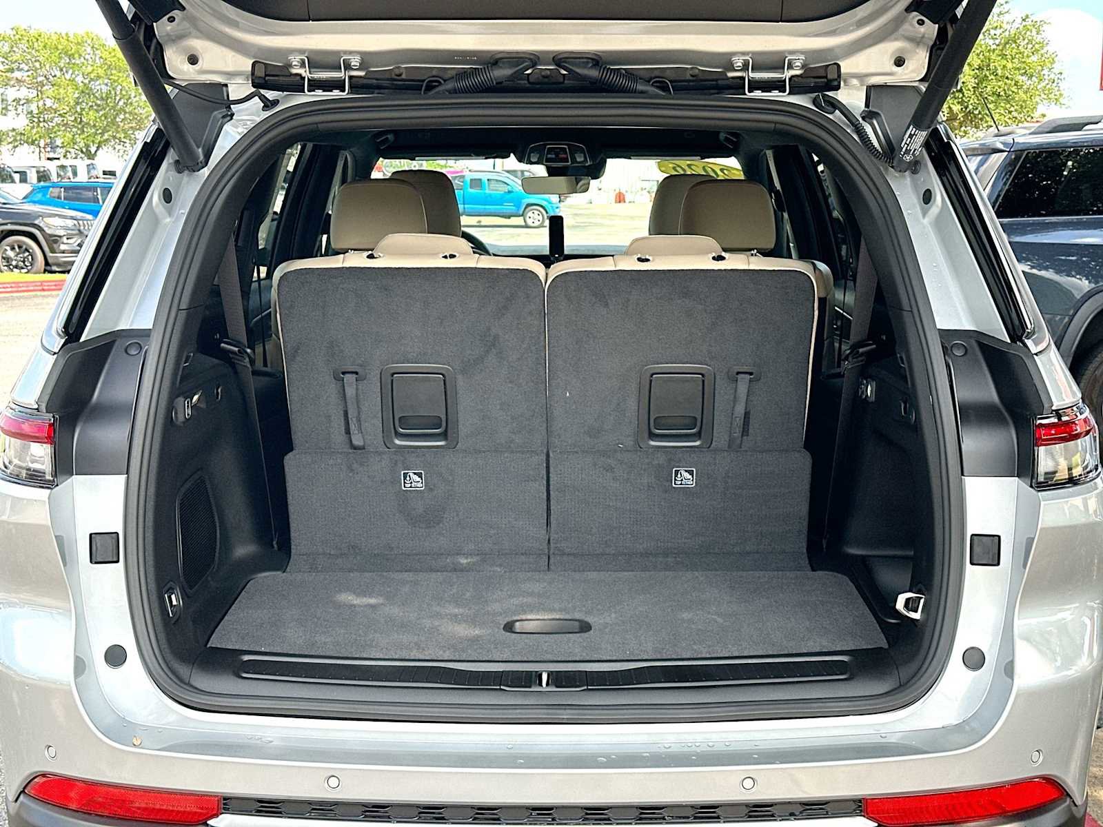 New 2026 Jeep Grand Cherokee L Limited RWD image 28