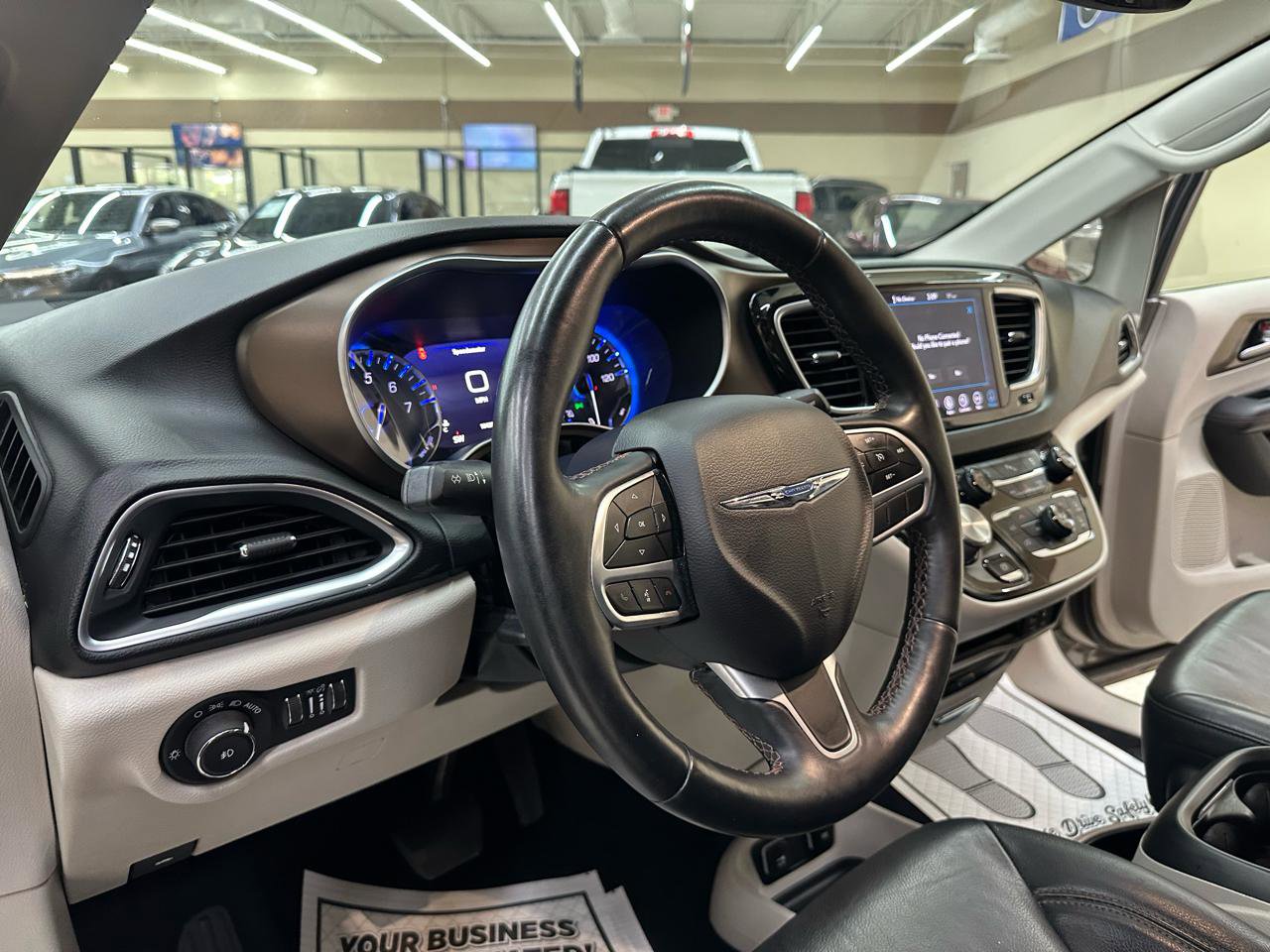 Used 2018 Chrysler Pacifica Touring-L Plus FWD image 18