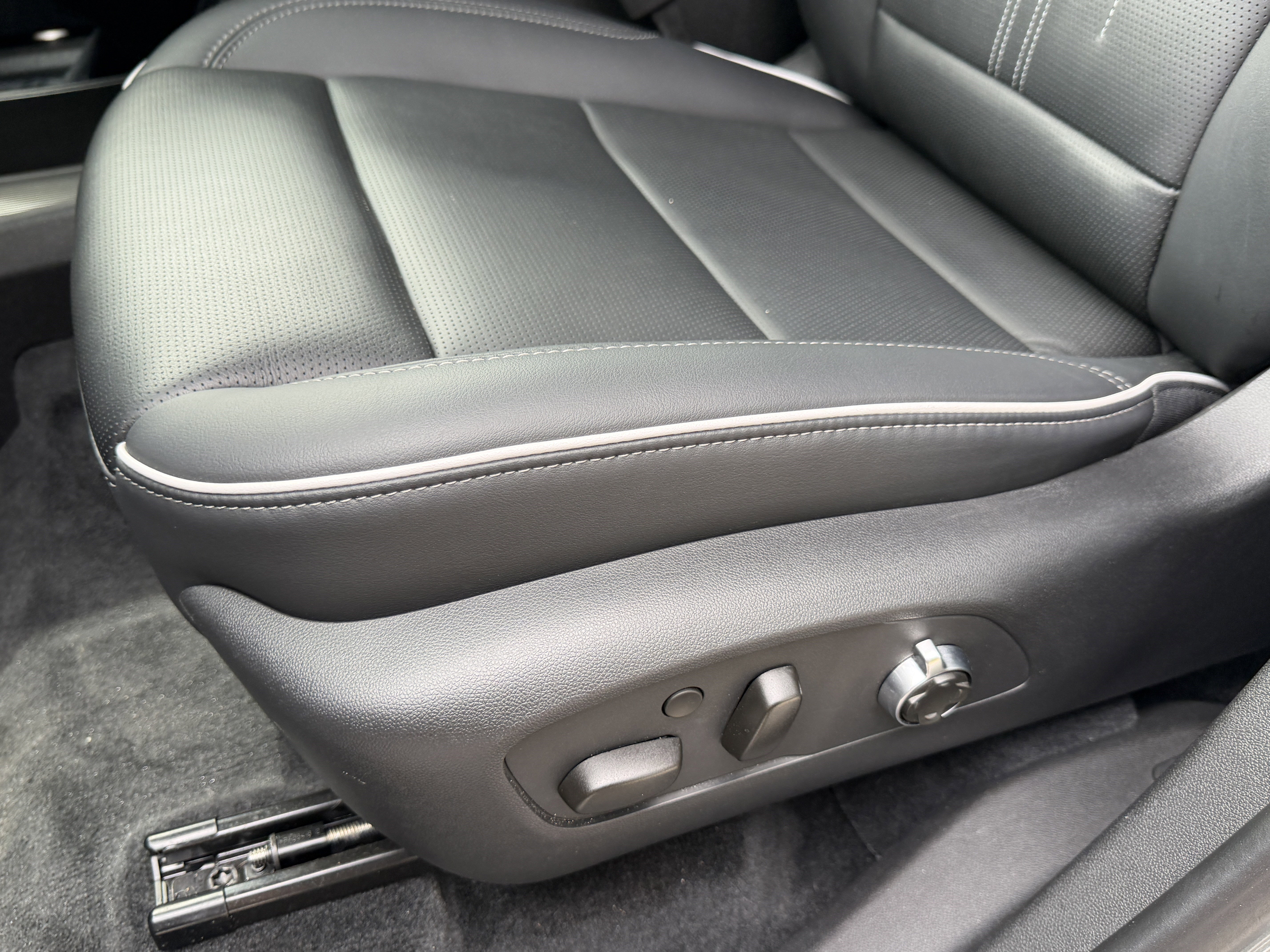 Used 2025 Buick Enclave Avenir w/ Super Cruise Package FWD image 17