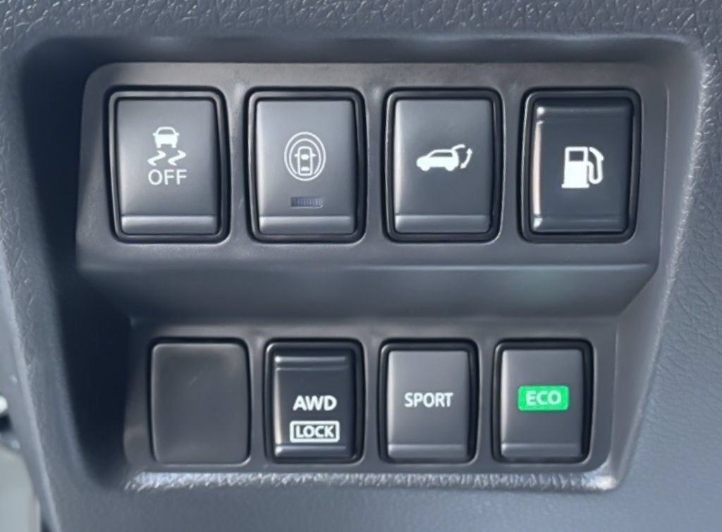 Used 2020 Nissan Rogue SV AWD/4WD image 26