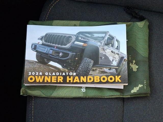 Used 2024 Jeep Gladiator Sport image 27