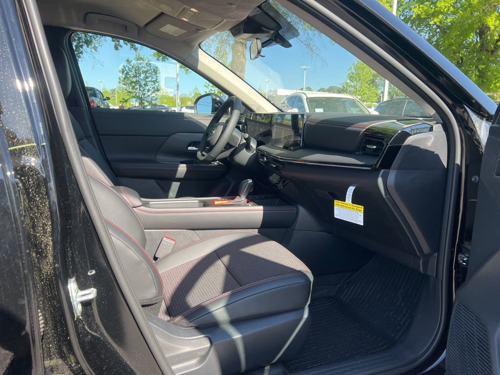 New 2025 Nissan Kicks SR AWD/4WD image 26