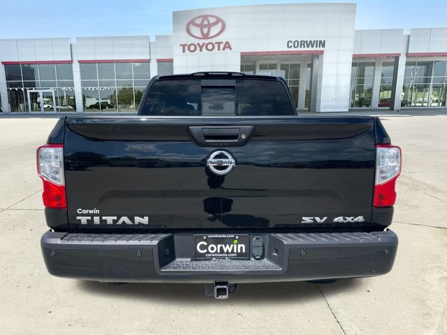 Used 2018 Nissan Titan SV w/ SV Convenience Package AWD/4WD image 4