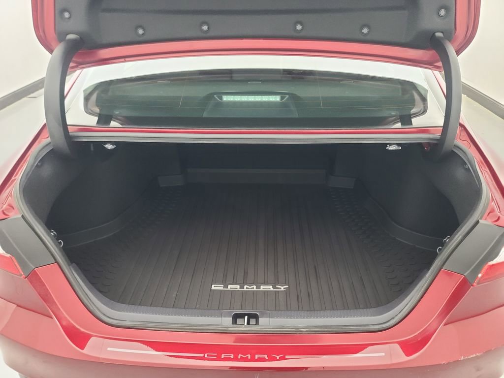 Used 2020 Toyota Camry LE image 18
