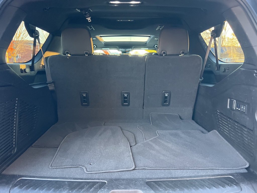 Used 2024 GMC Yukon XL SLT w/ SLT Premium Package image 28