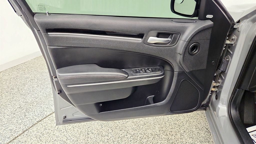 Used 2019 Chrysler 300 S RWD image 10