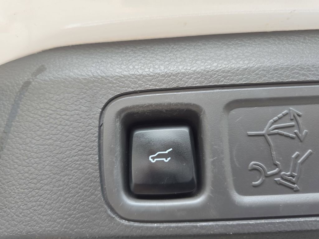 Used 2019 Ford Expedition Limited w/ Equipment Group 302A RWD image 16