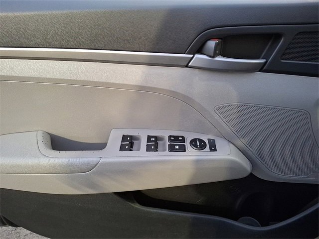 Used 2017 Hyundai Elantra SE w/ Cargo Package image 19
