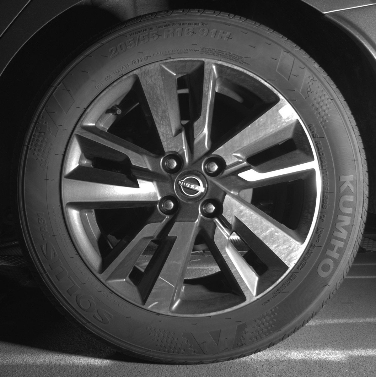 Used 2025 Nissan Versa SV image 14