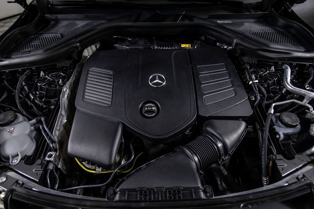 Used 2025 Mercedes-Benz GLC 300 4MATIC w/ AMG Line image 43