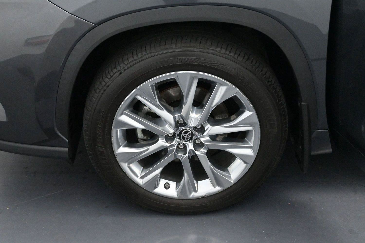 Used 2021 Toyota Highlander Limited AWD/4WD image 33
