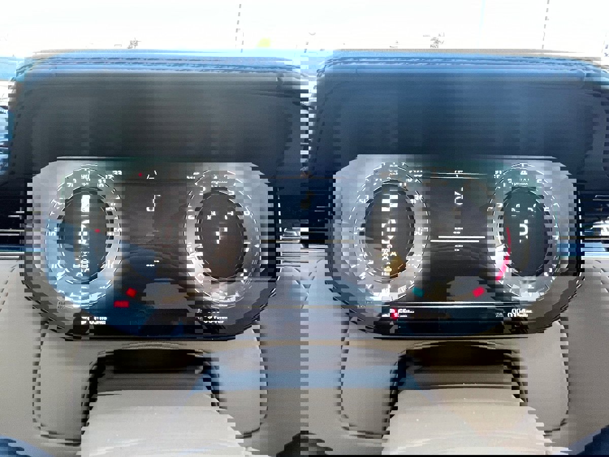 Used 2025 Land Rover Range Rover Long Wheelbase Autobiography image 31