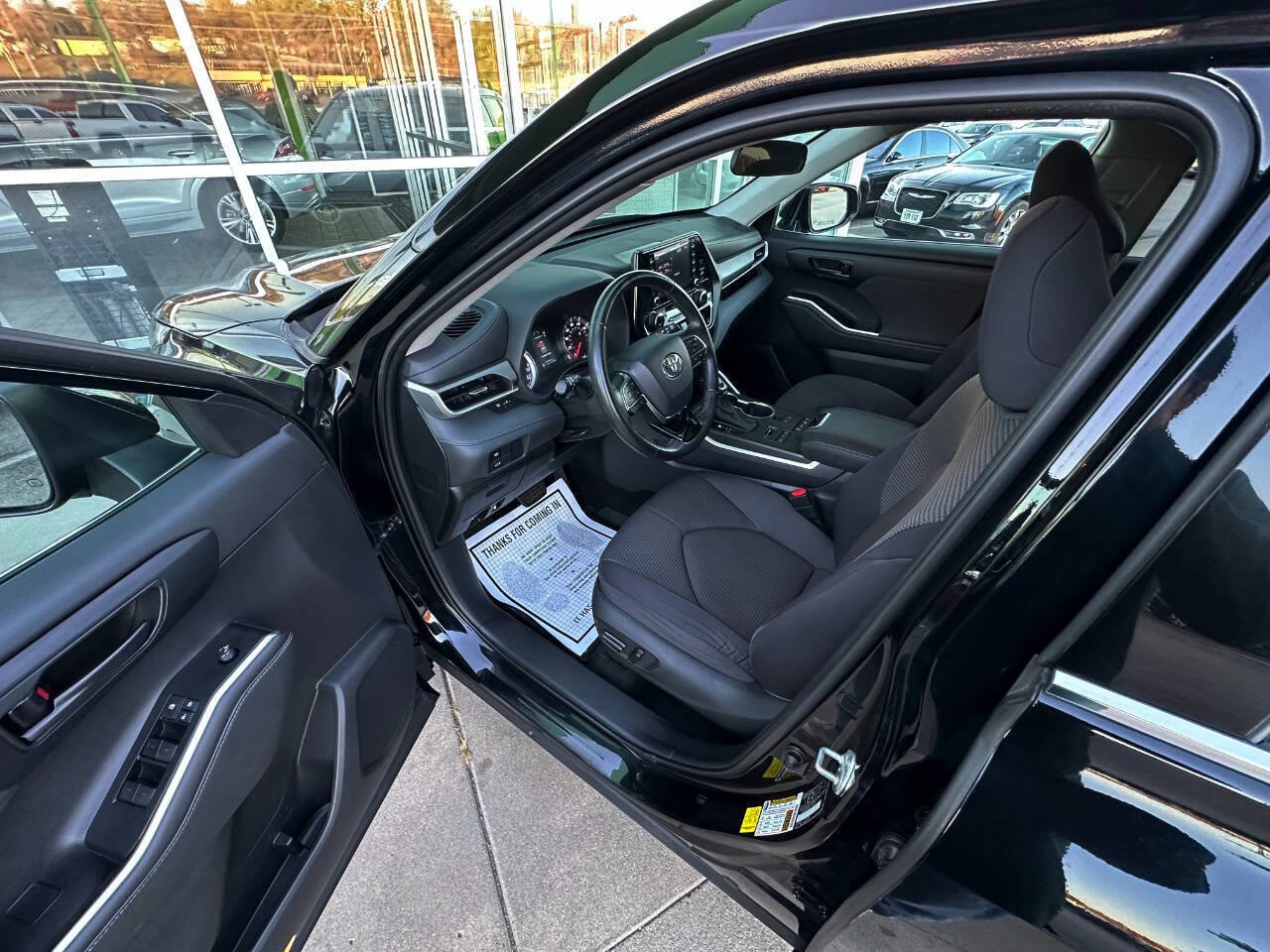 Used 2020 Toyota Highlander LE image 10