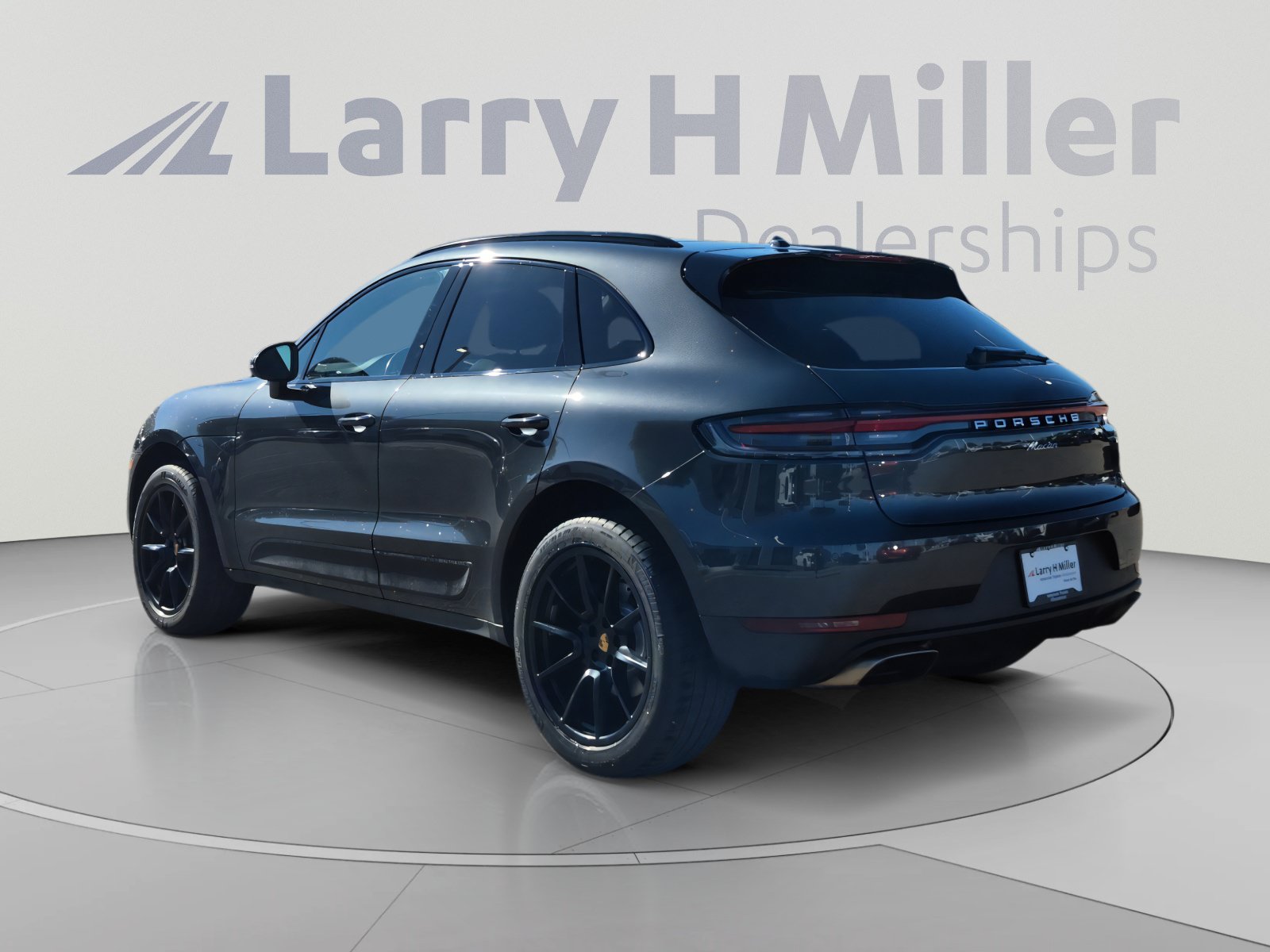 Used 2021 Porsche Macan AWD/4WD image 3