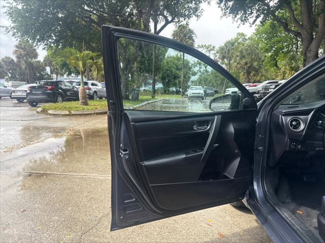 Used 2017 Toyota Corolla SE FWD image 12