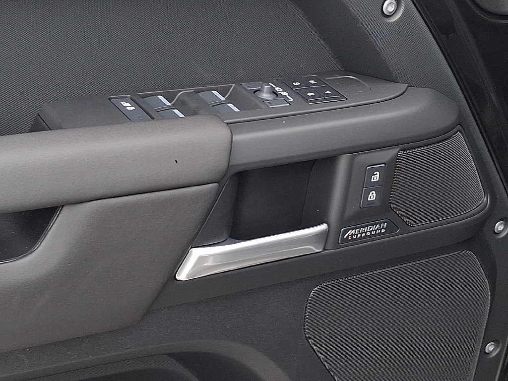 New 2026 Land Rover Defender 110 X-Dynamic SE AWD/4WD image 8