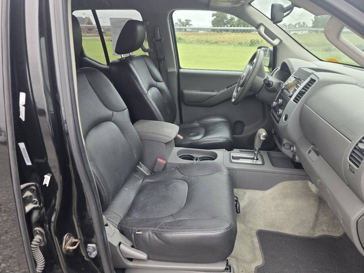 Used 2014 Nissan Frontier SV w/ SV Value Truck Package AWD/4WD image 5