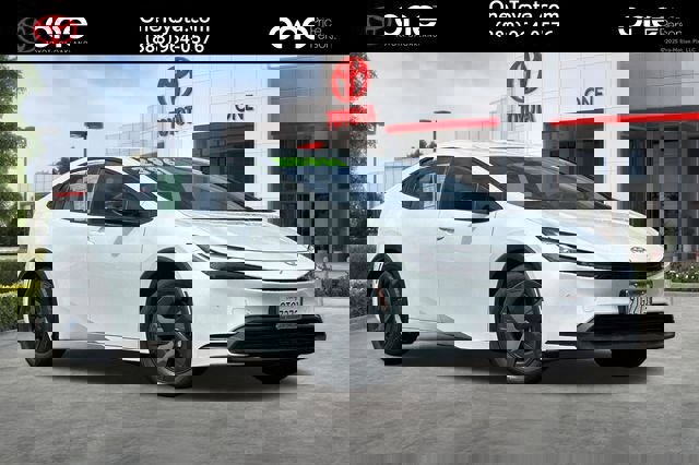 Used 2025 Toyota Prius LE FWD image 1