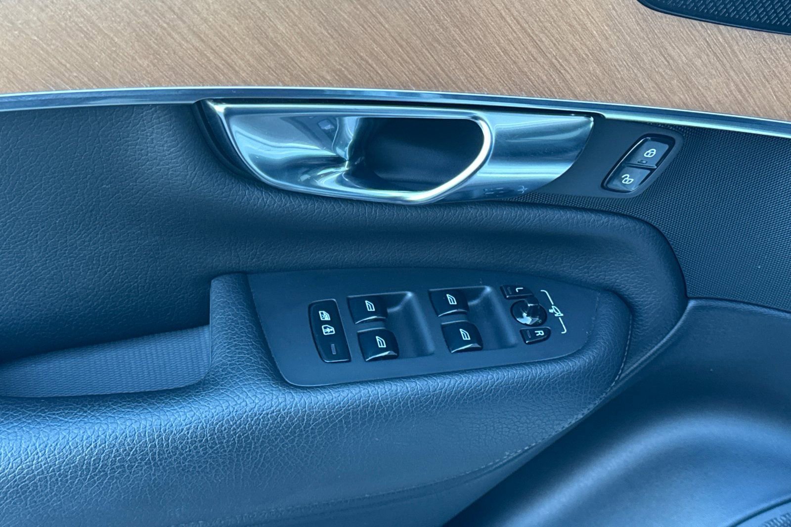 Used 2022 Volvo XC90 T5 Momentum w/ Advanced Package image 10