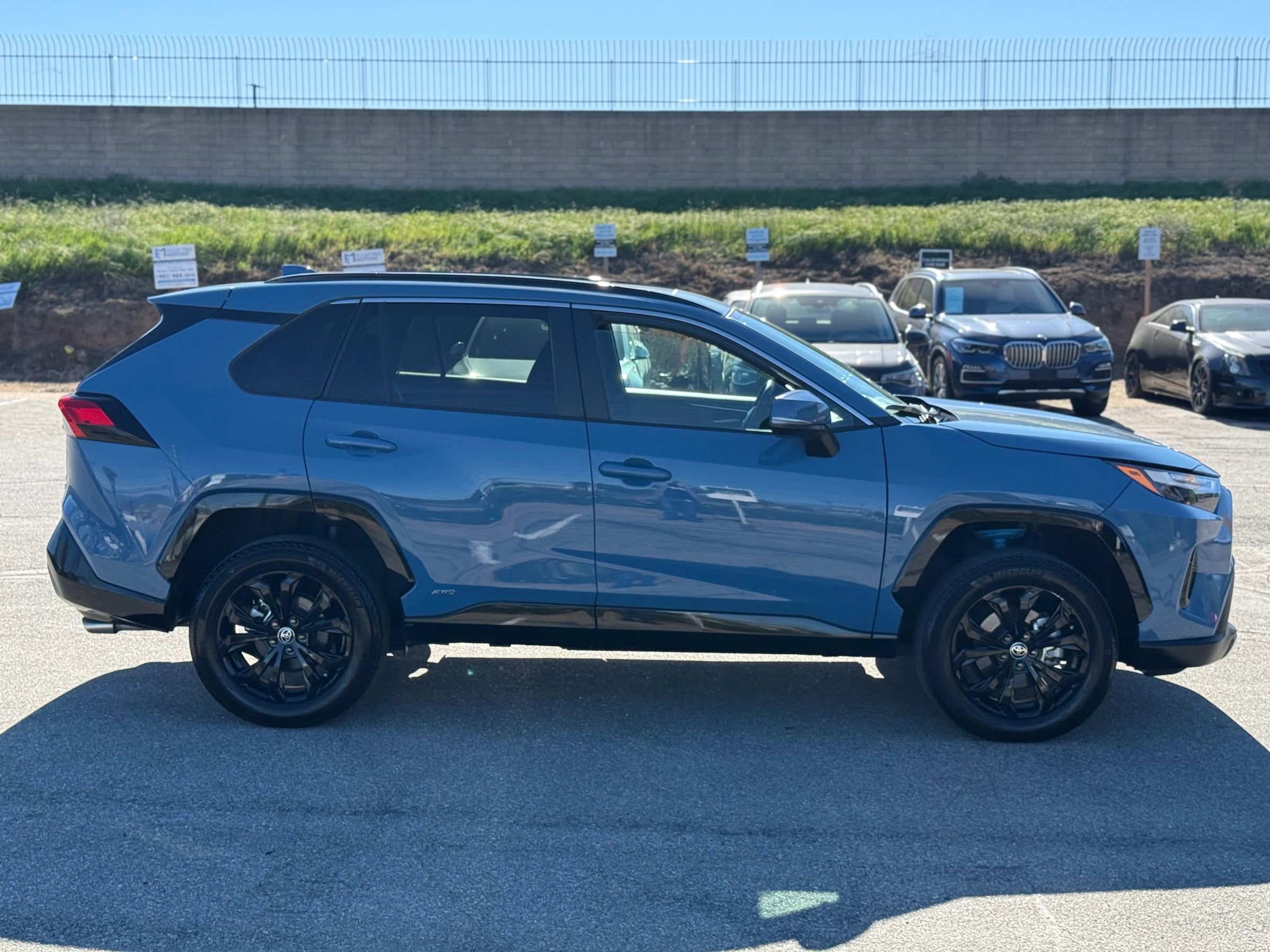 Used 2022 Toyota RAV4 SE w/ Convenience Package image 8