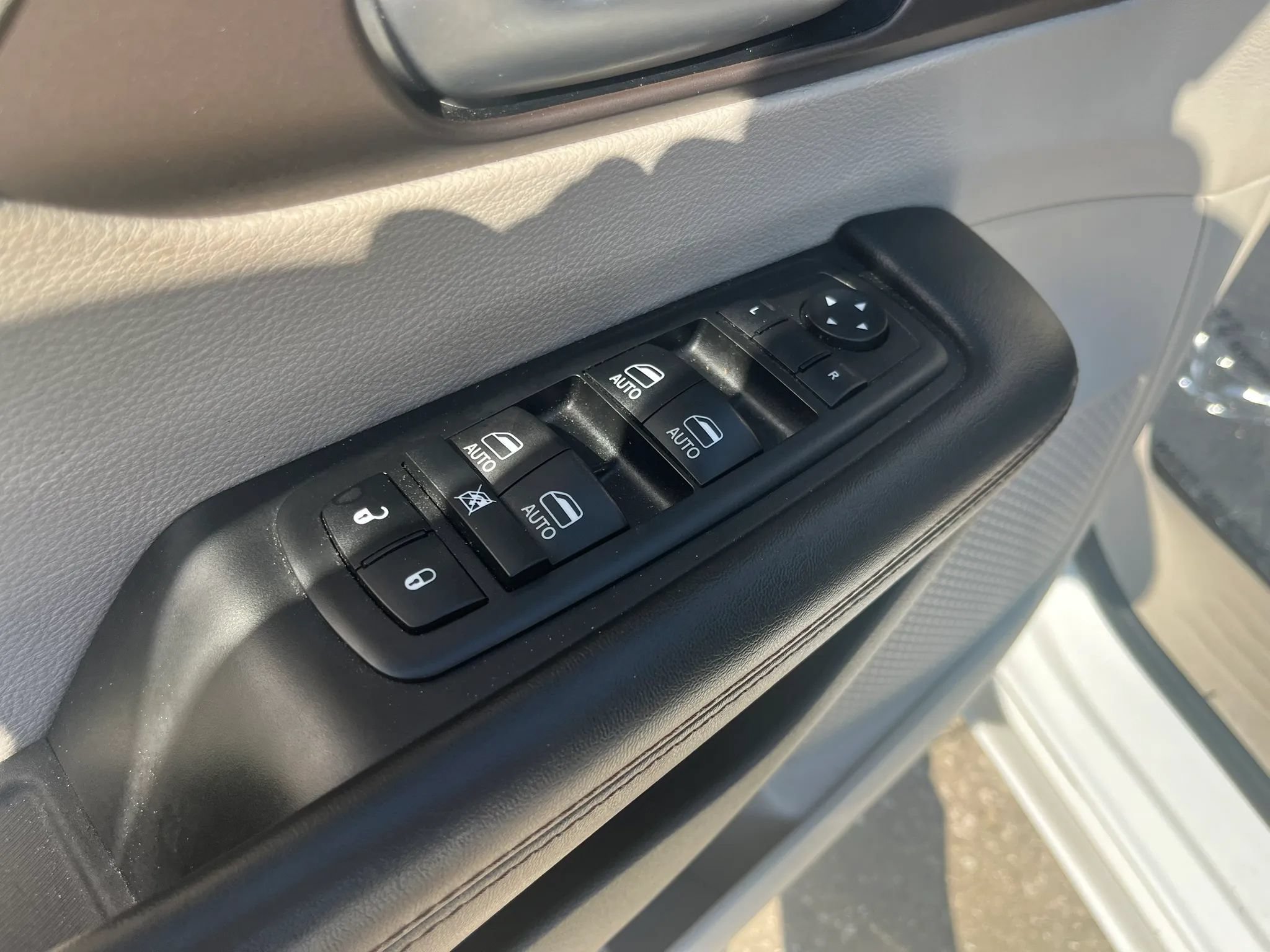 Used 2018 Chrysler Pacifica Touring-L Plus FWD image 13