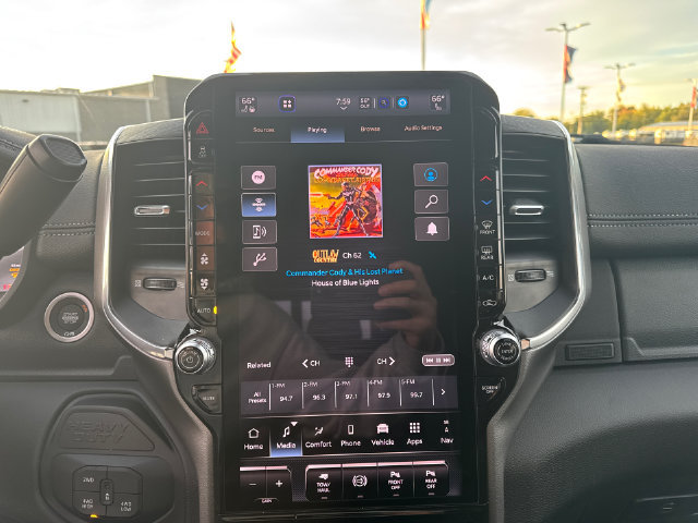 New 2027 RAM 2500 Laramie AWD/4WD image 19