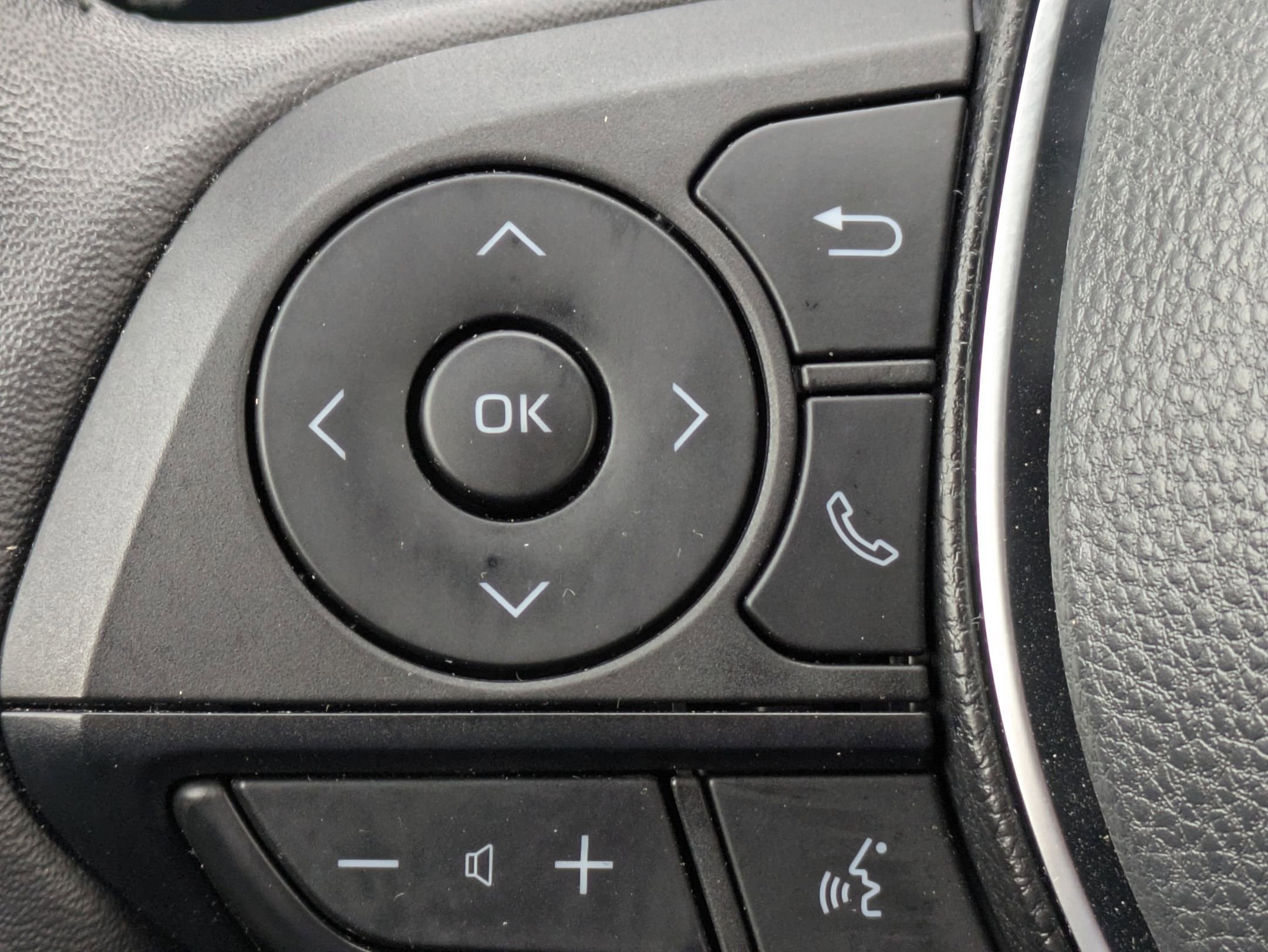 Used 2023 Toyota RAV4 SE w/ Convenience Package image 15