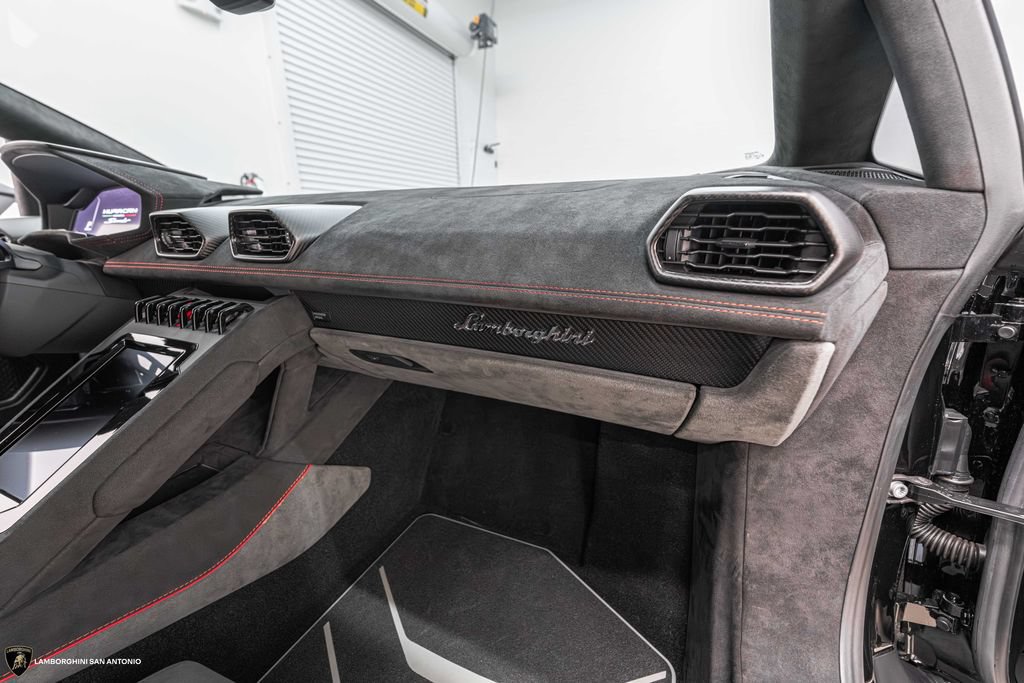 Used 2023 Lamborghini Huracan Sterrato AWD/4WD image 25