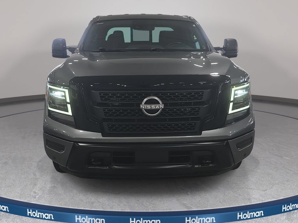 Used 2024 Nissan Titan SV w/ SV Convenience Package RWD image 3