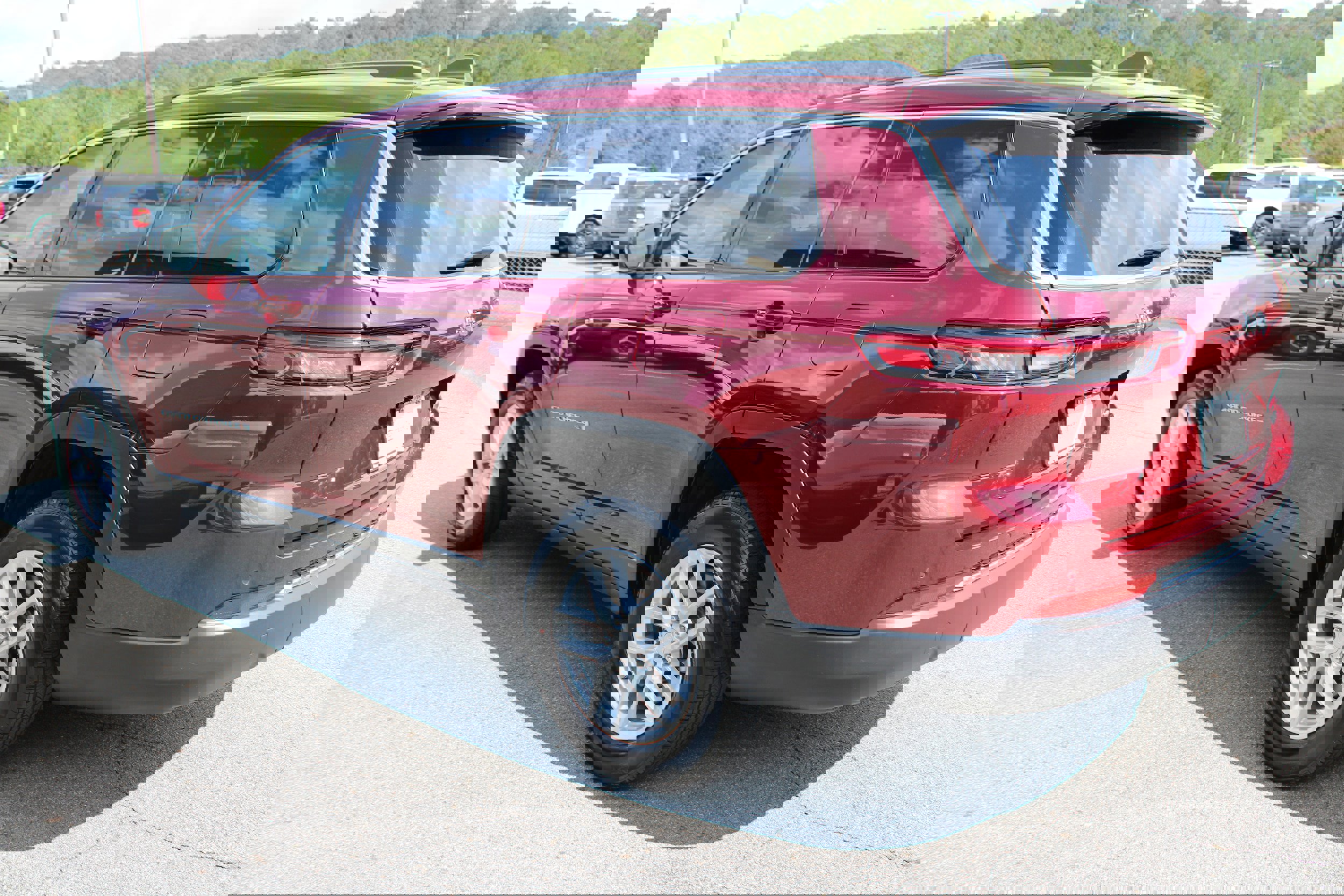 Used 2024 Jeep Grand Cherokee L Laredo image 5