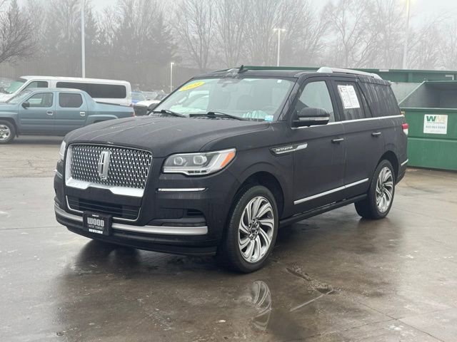 Used 2024 Lincoln Navigator Reserve image 3