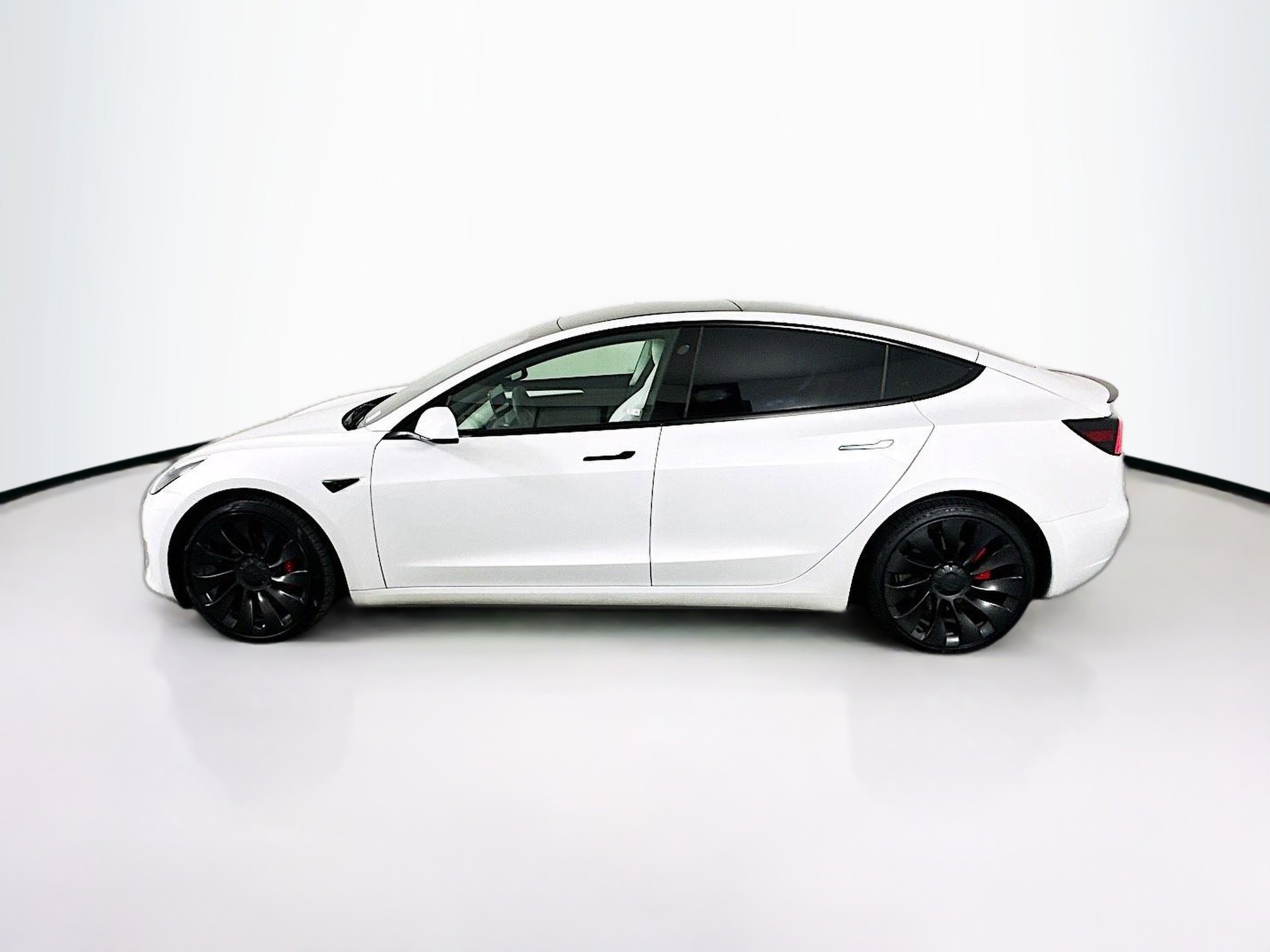 Used 2023 Tesla Model 3 Performance image 4
