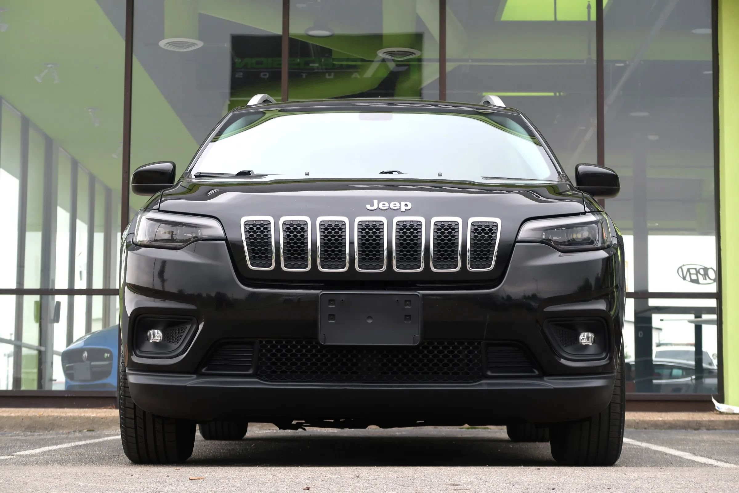Used 2019 Jeep Cherokee Latitude w/ Popular Appearance Group FWD image 4