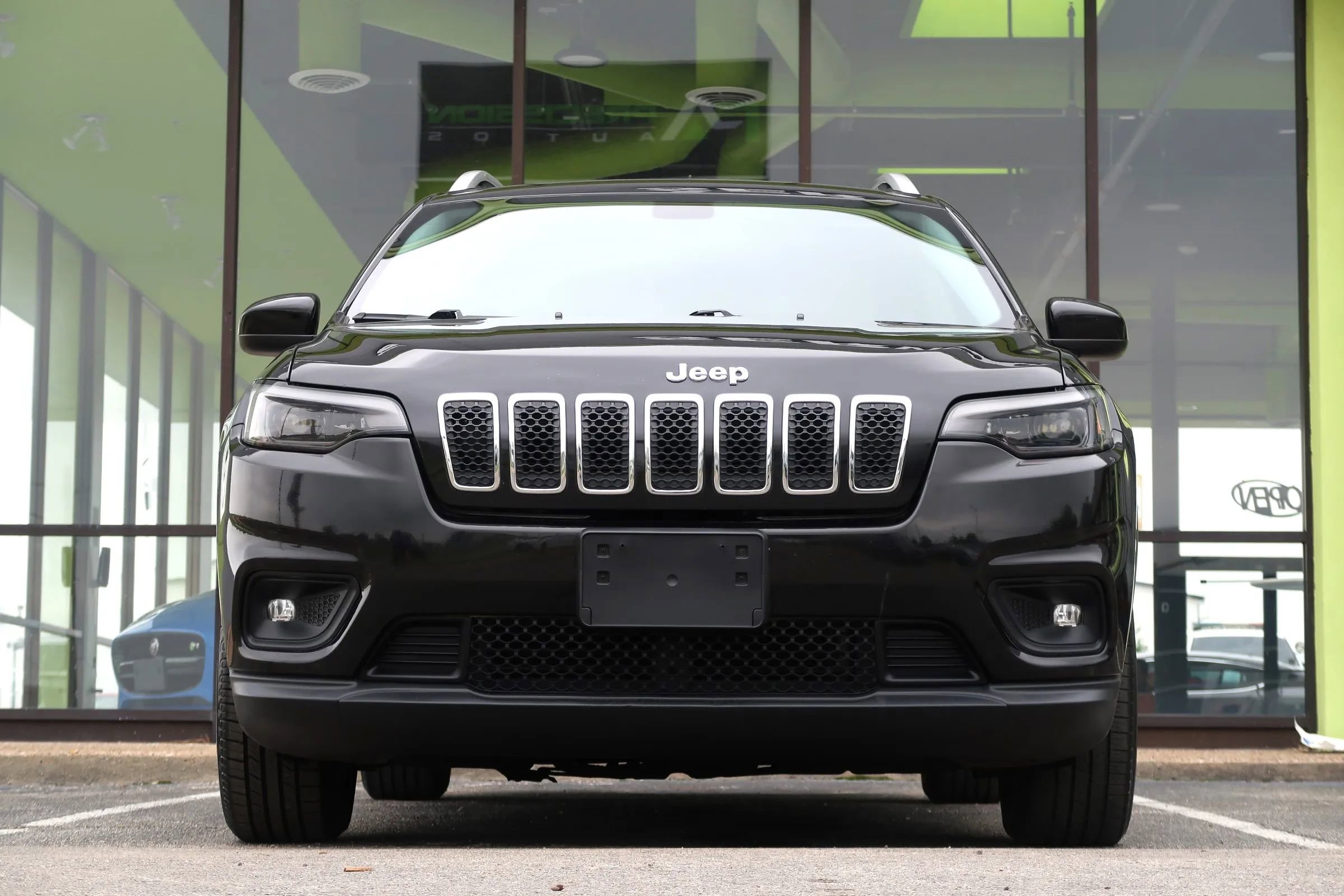 Used 2019 Jeep Cherokee Latitude w/ Popular Appearance Group FWD image 4