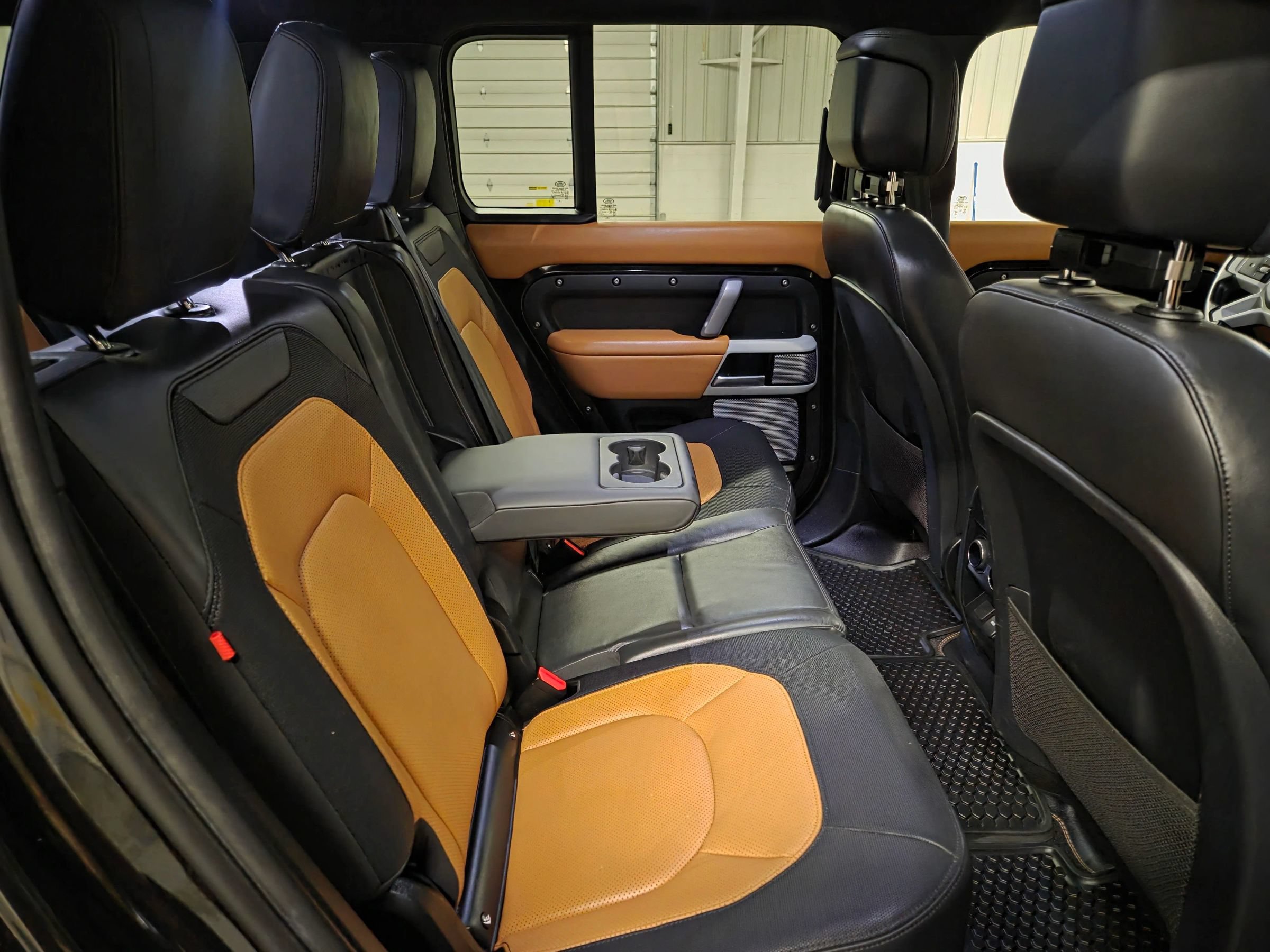 Used 2024 Land Rover Defender 130 X-Dynamic SE AWD/4WD image 33