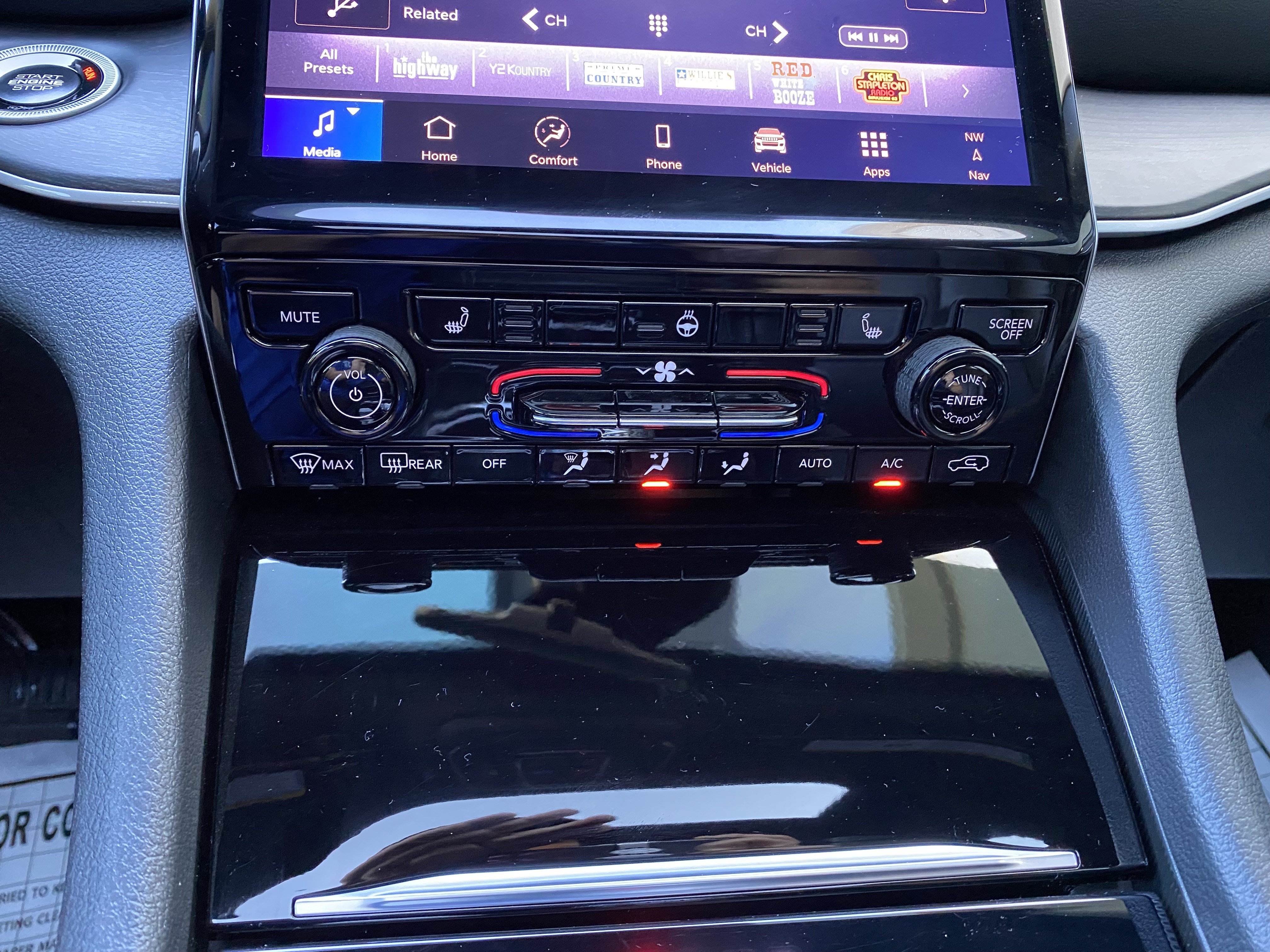 Used 2025 Jeep Grand Cherokee L Limited w/ Trailer Tow Package AWD/4WD image 29