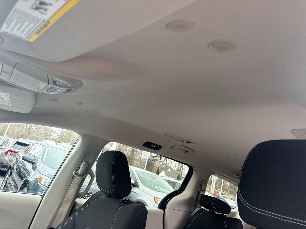 Used 2023 Chrysler Voyager LX FWD image 18