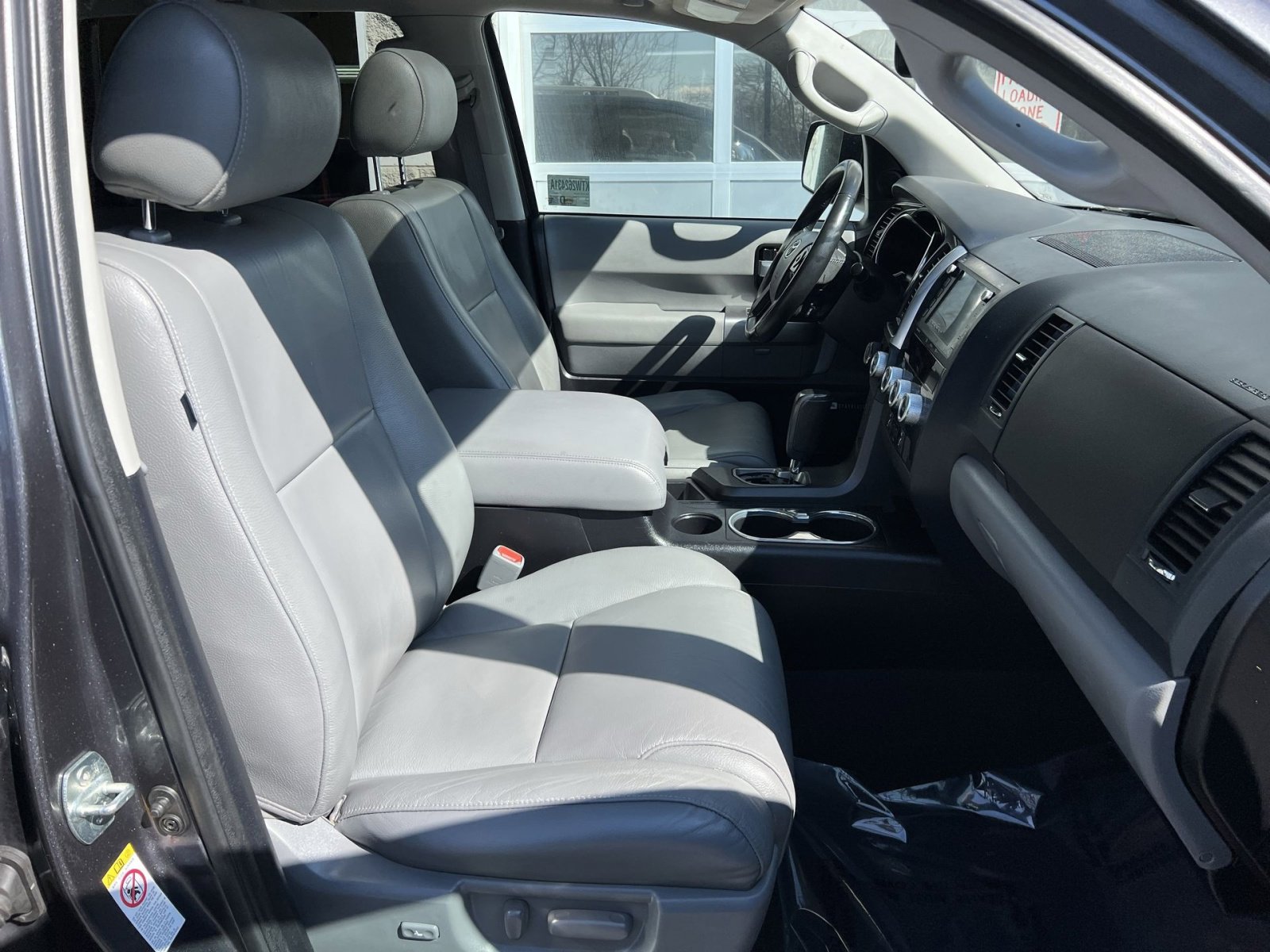 Used 2020 Toyota Sequoia Limited w/ Safety & Convenience Package image 27