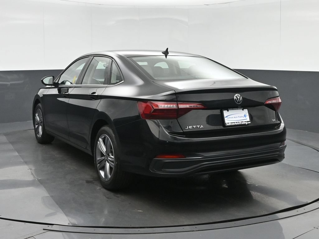 Used 2024 Volkswagen Jetta SE FWD image 5