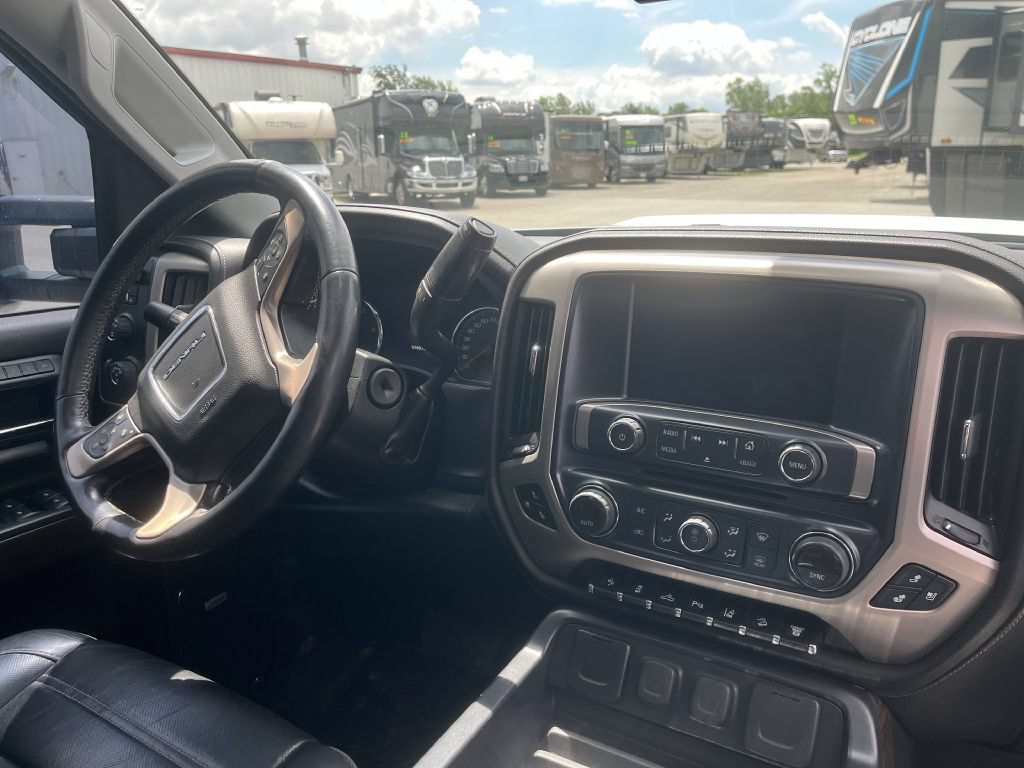 Used 2019 GMC Sierra 2500 Denali w/ Duramax Plus Package AWD/4WD image 23