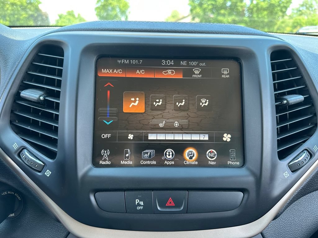 Used 2016 Jeep Cherokee 75th Anniversary AWD/4WD image 26