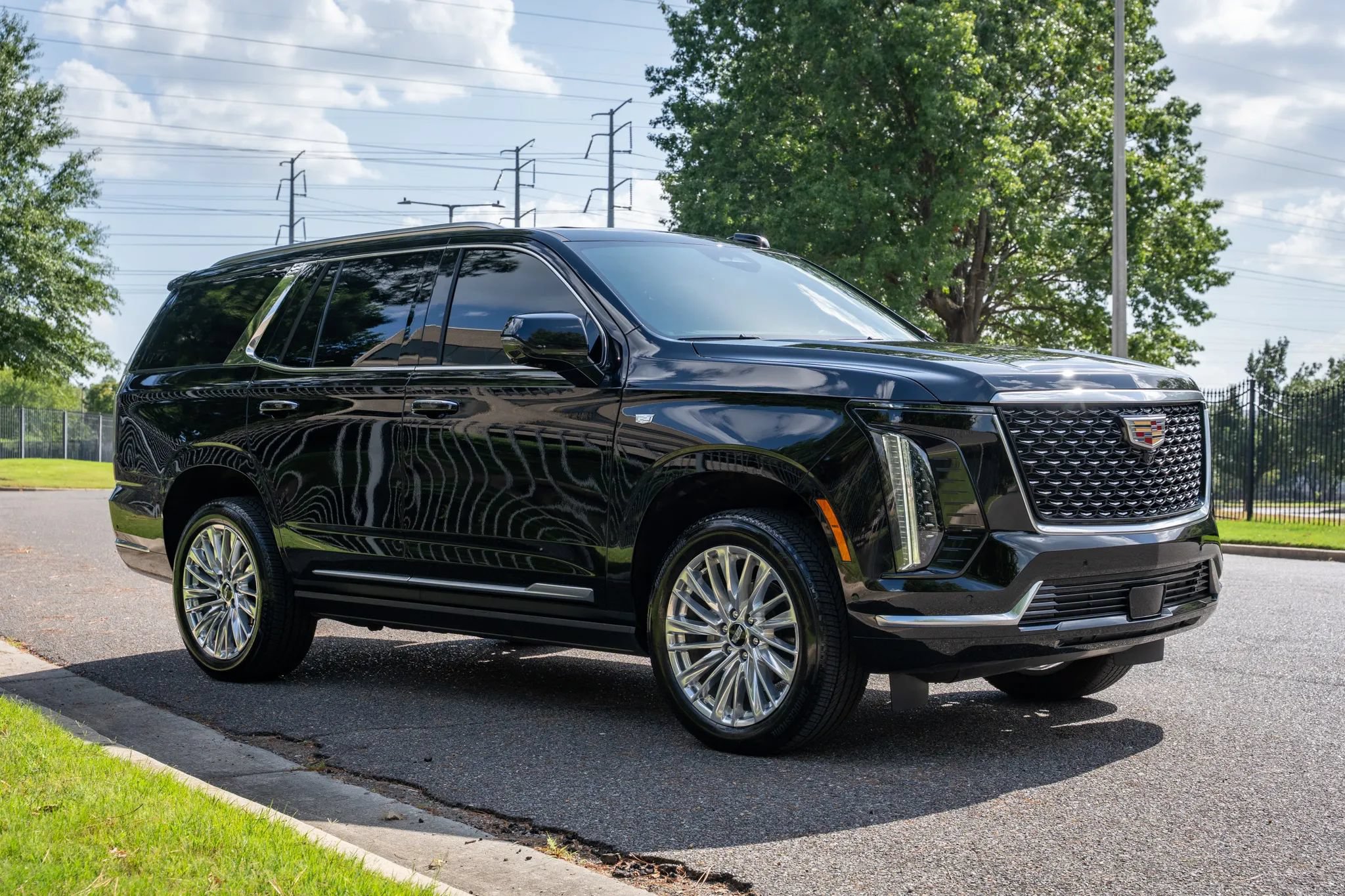 Used 2026 Cadillac Escalade Luxury w/ Touring Package AWD/4WD image 4