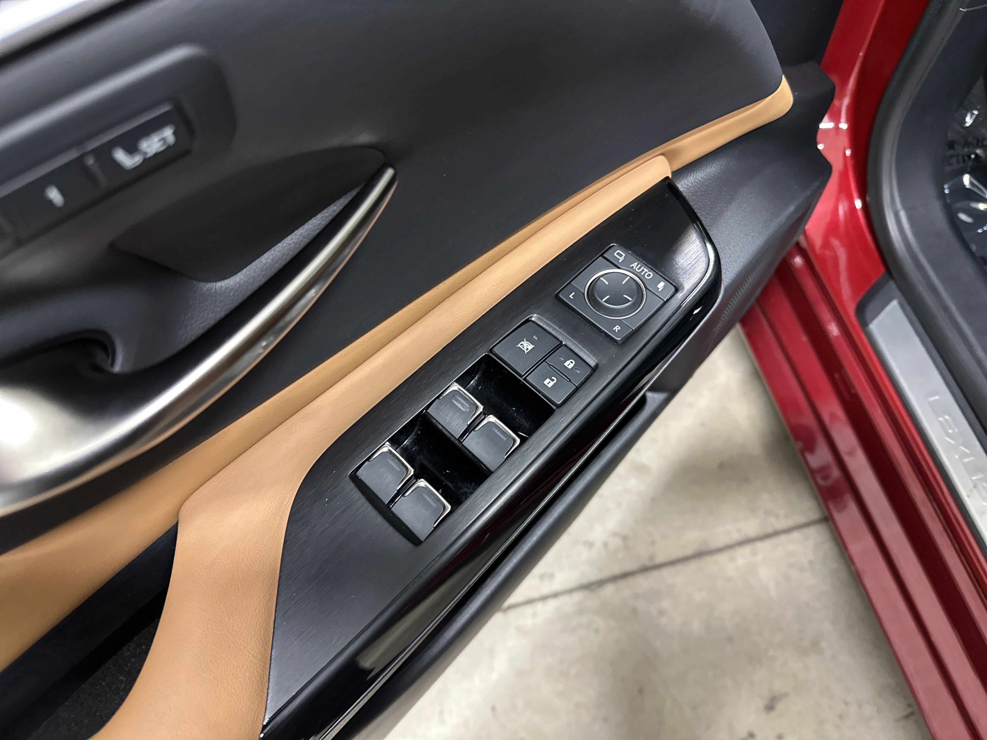 Certified 2023 Lexus ES 350 w/ Premium Package image 15