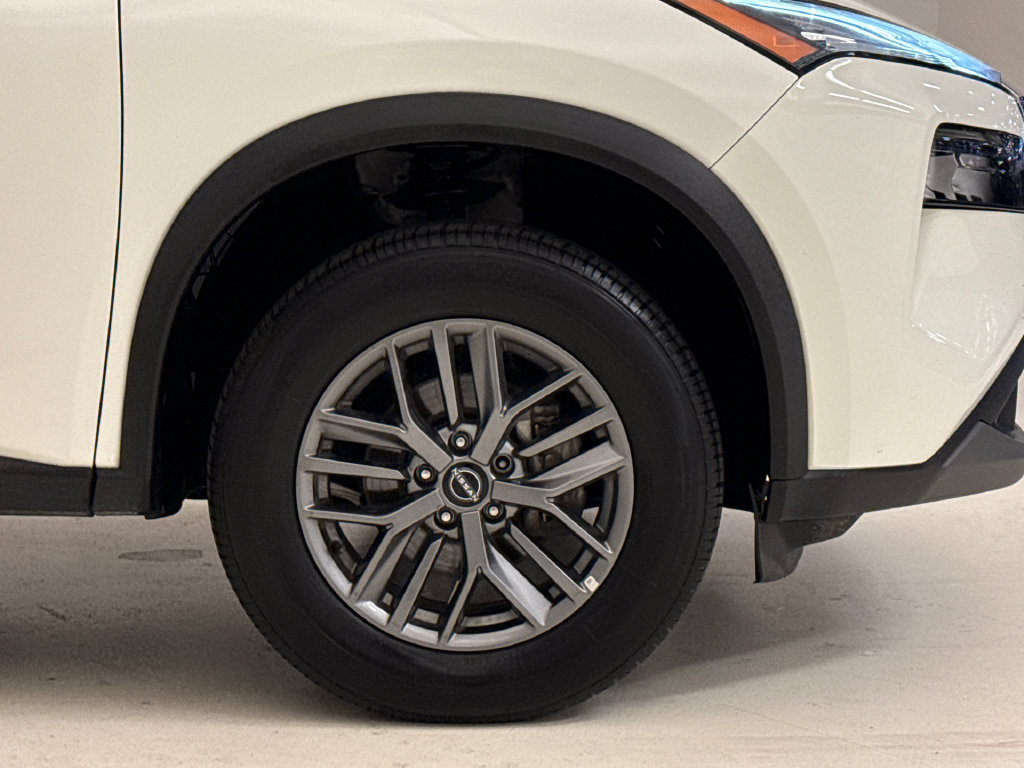 Used 2023 Nissan Rogue S AWD/4WD image 6