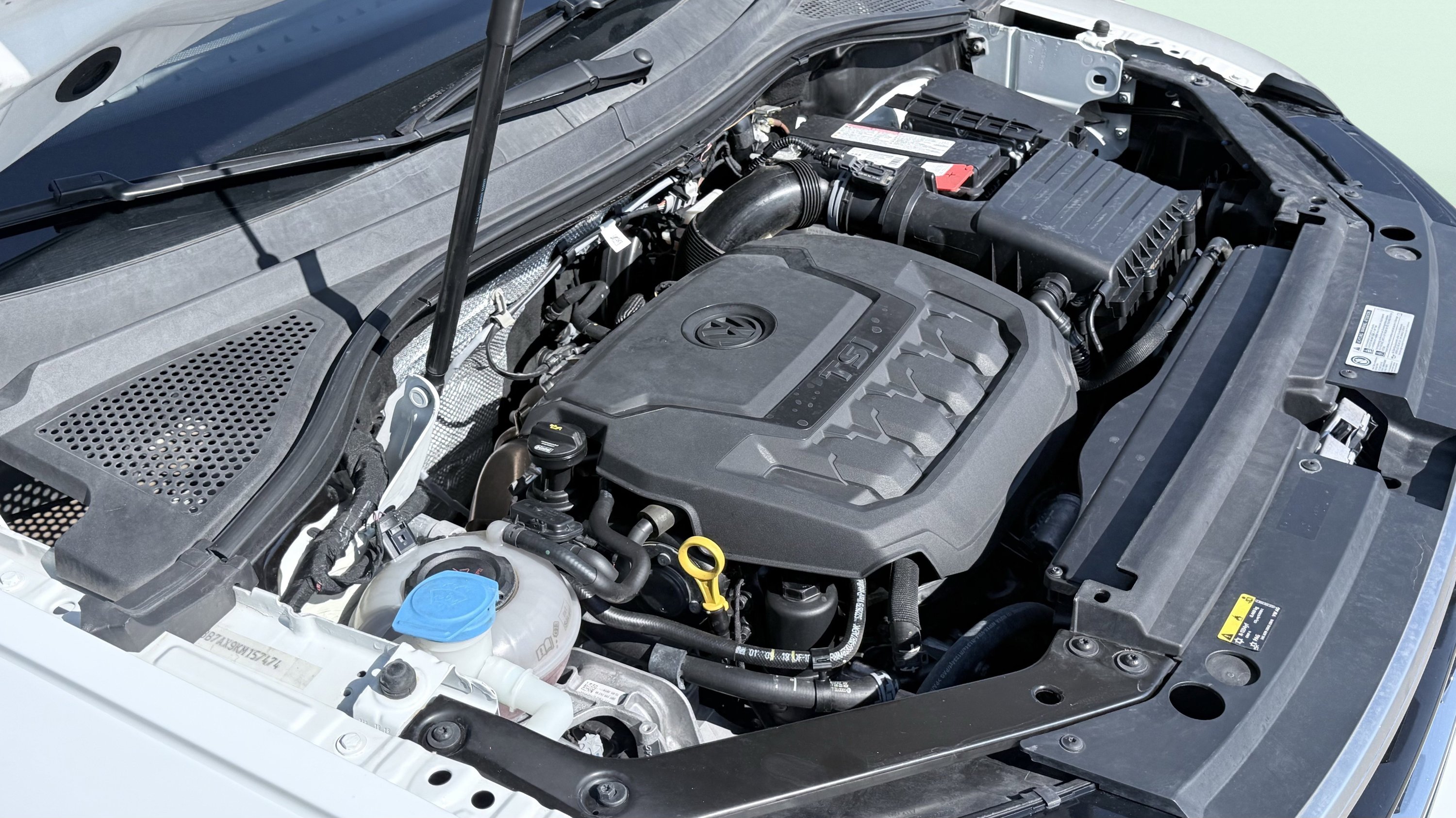 Used 2019 Volkswagen Tiguan SEL R-Line FWD image 18