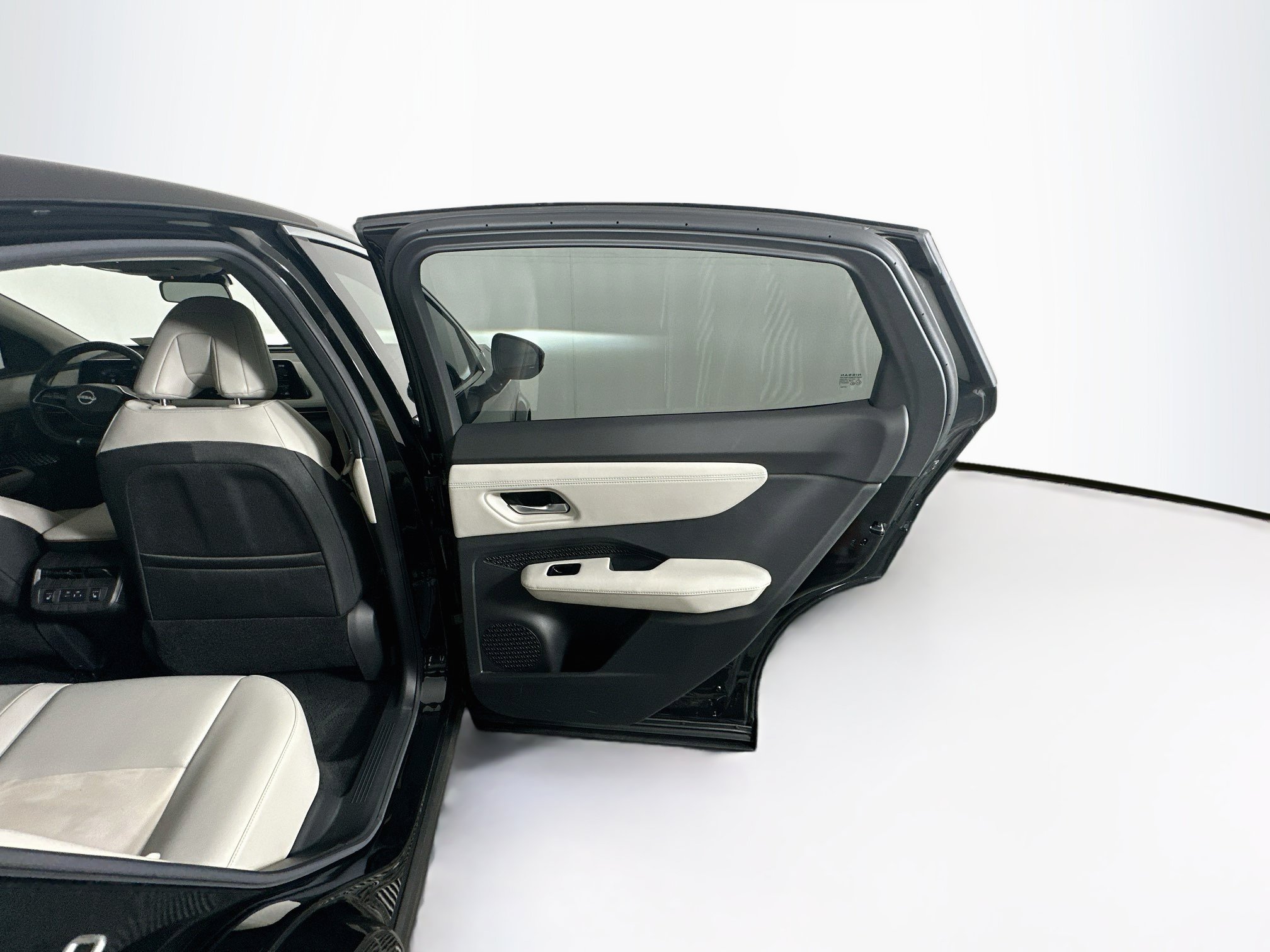 Used 2023 Nissan Ariya FWD image 30