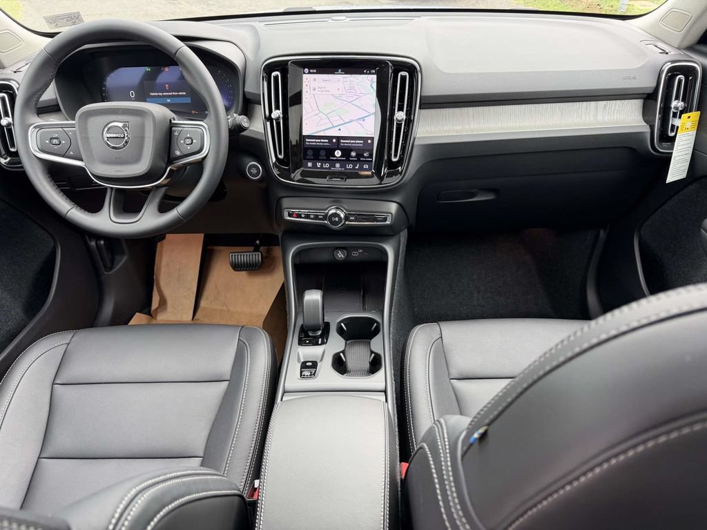 New 2026 Volvo XC40 B5 Core w/ Climate Package AWD/4WD image 2