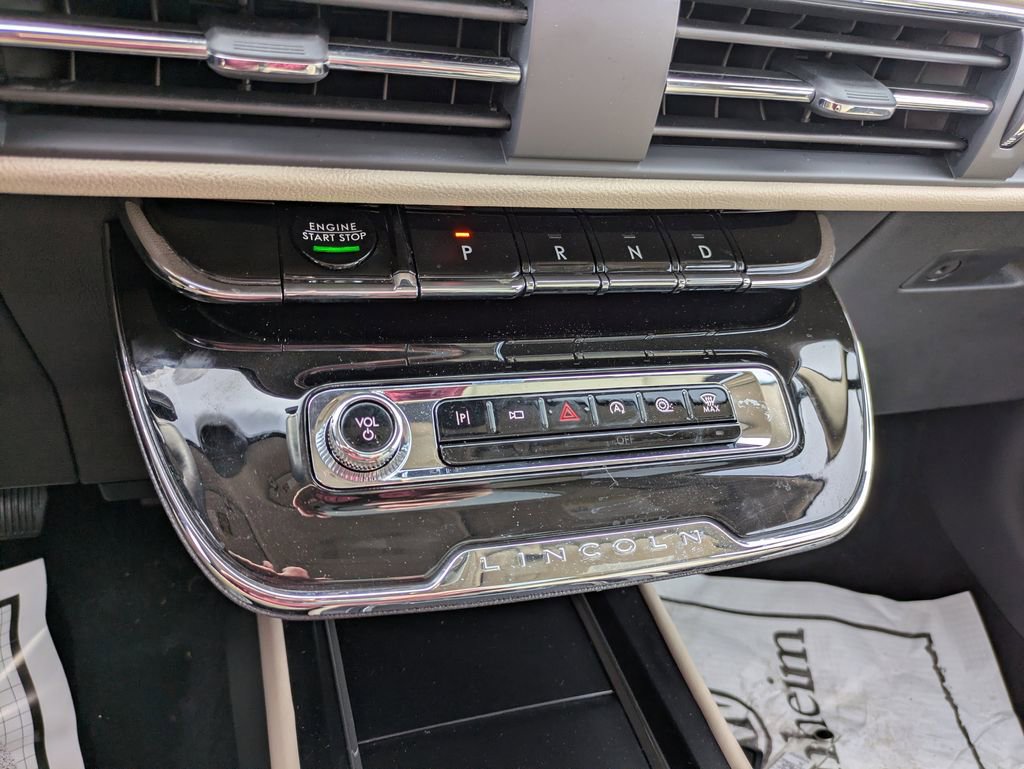 Used 2025 Lincoln Corsair Reserve w/ Equipment Group 202A image 14