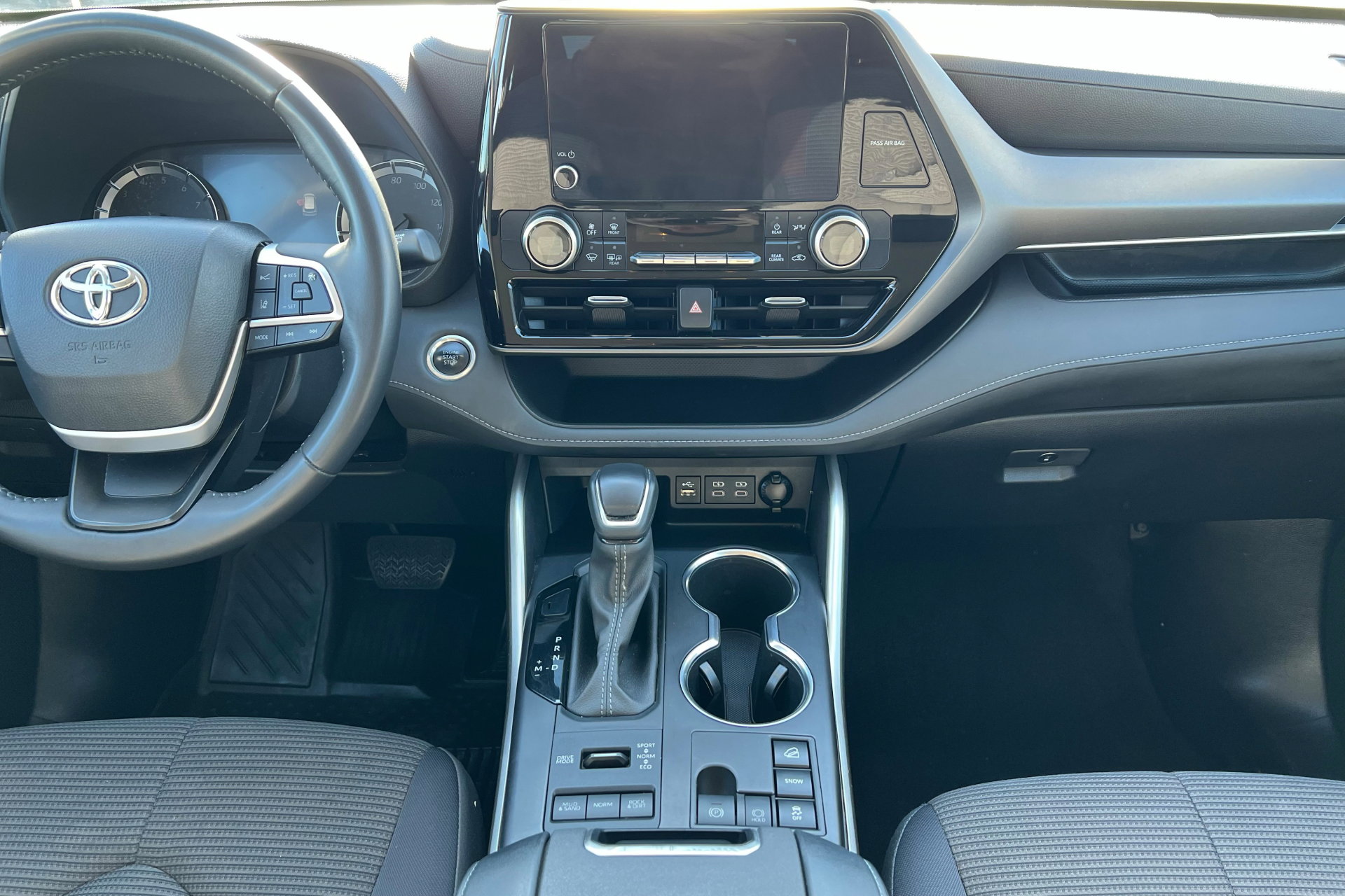 Used 2024 Toyota Highlander LE image 14