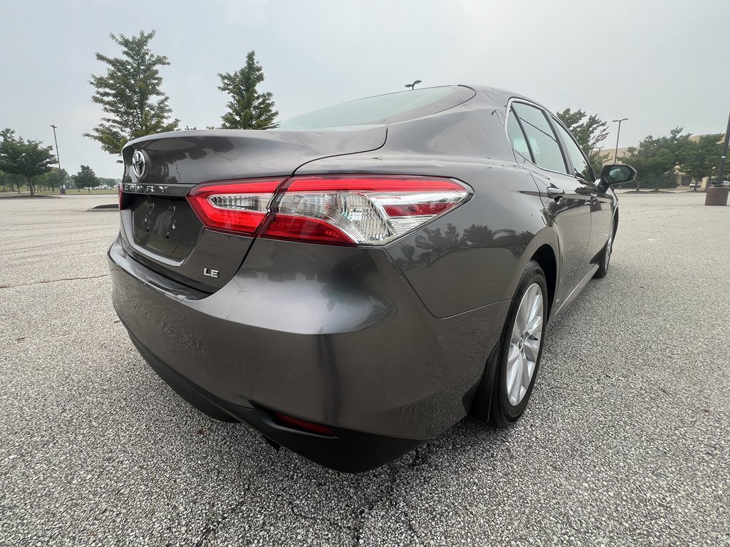 Used 2018 Toyota Camry LE FWD image 5